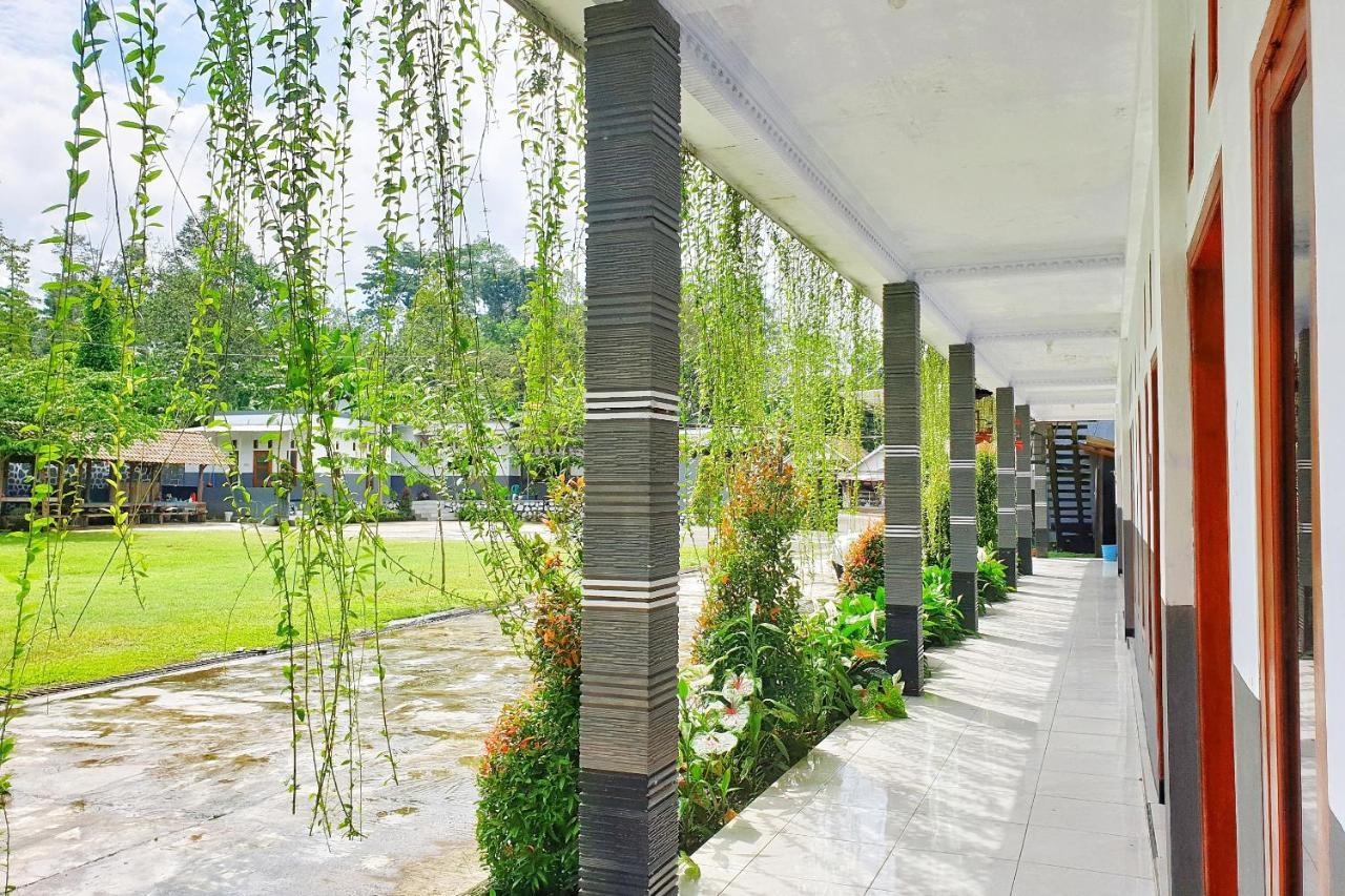 Oyo 90328 Penginapan A3 Probolinggo Exterior foto
